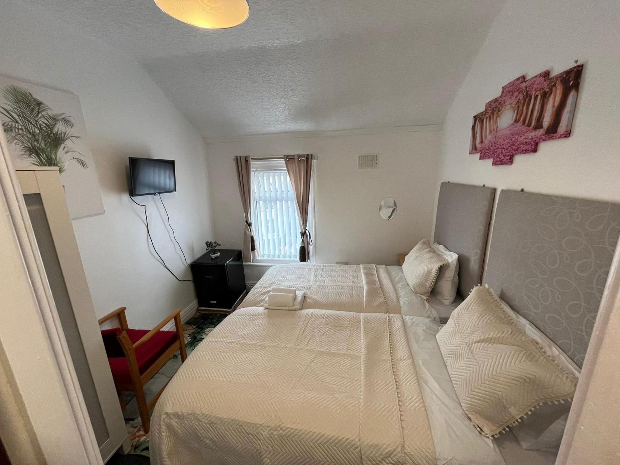 Pinnacle Hotel And Suites Formerly Jean Martyn Hotel Blackpool Buitenkant foto
