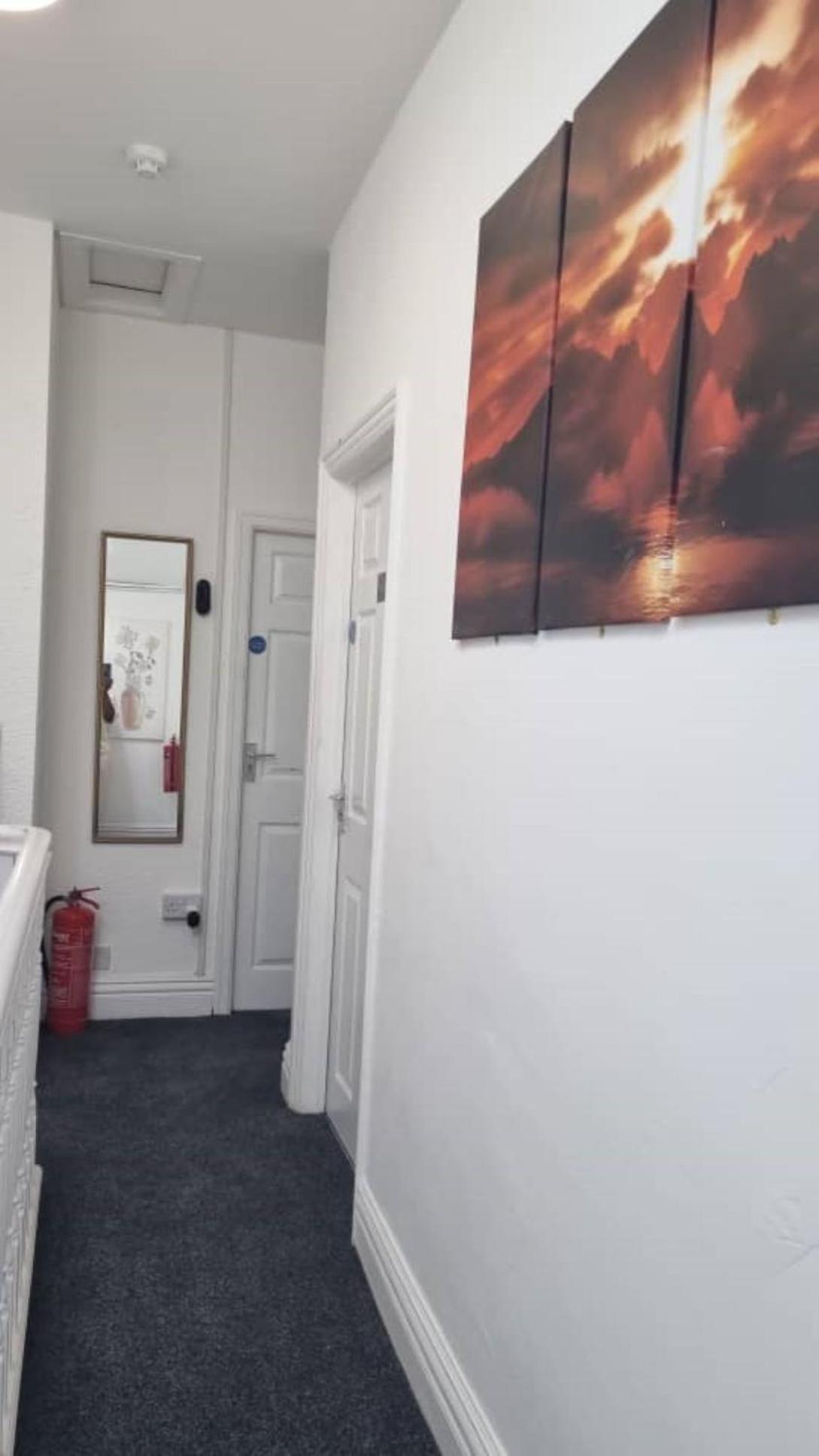 Pinnacle Hotel And Suites Formerly Jean Martyn Hotel Blackpool Buitenkant foto