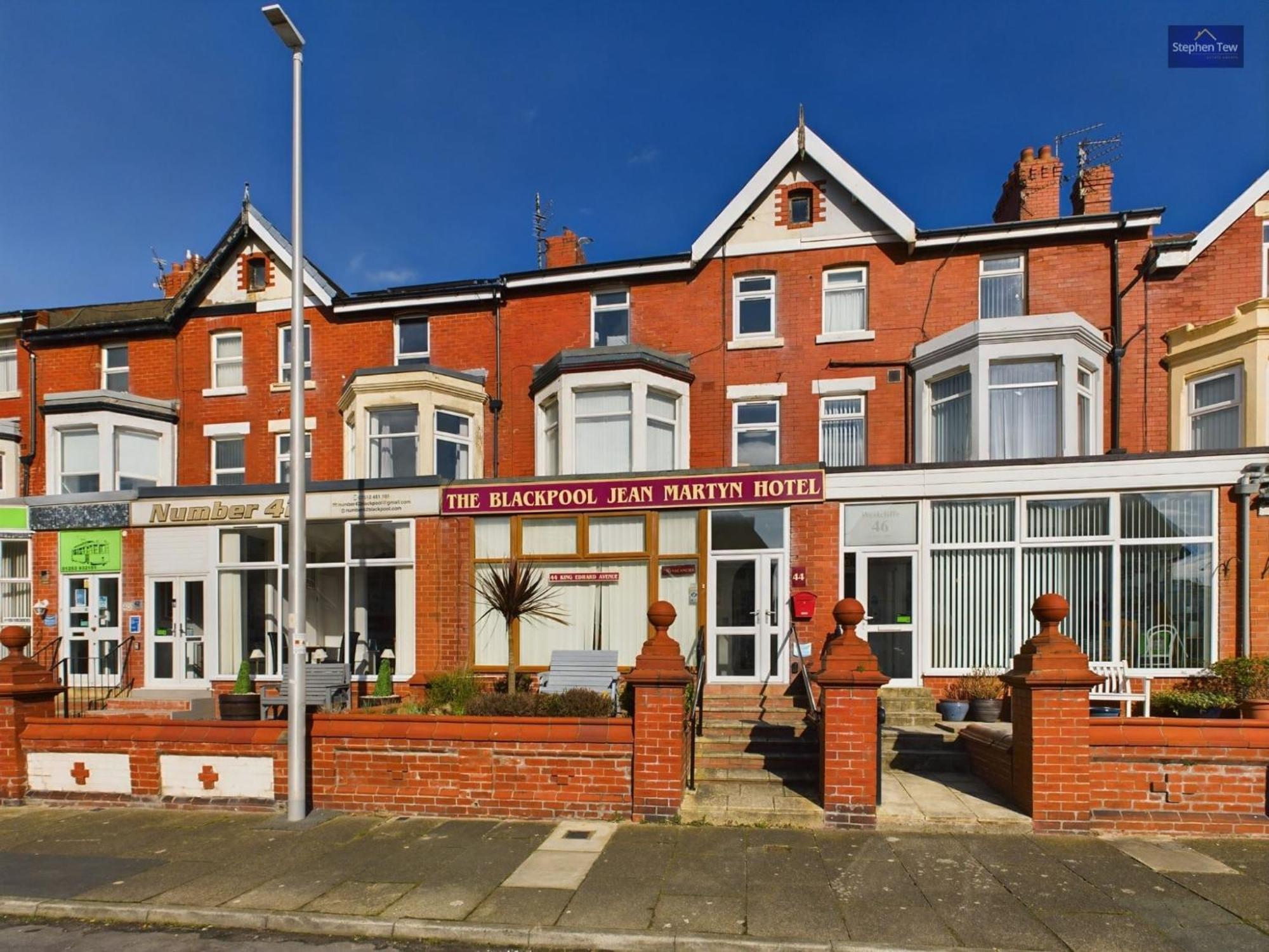 Pinnacle Hotel And Suites Formerly Jean Martyn Hotel Blackpool Buitenkant foto